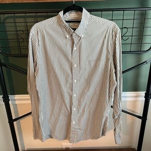 J Crew Classic Fit Men’s Button Down Shirt